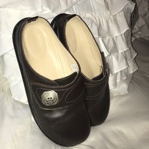 Vintage Ugg haflinger clogs